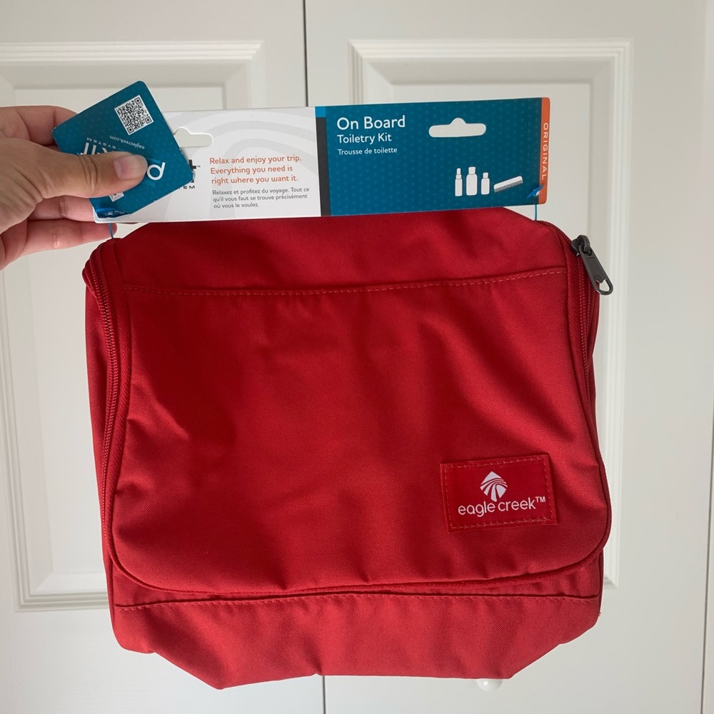 NWT Red Eagle Creek On-Board Toiletry Kit